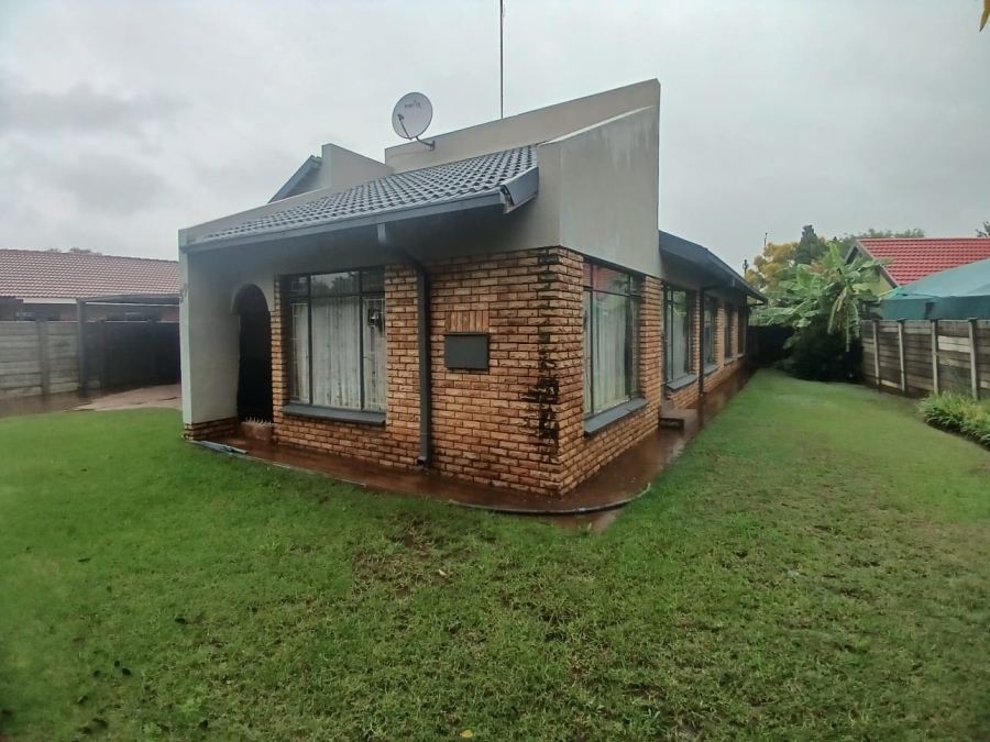 3 Bedroom Property for Sale in Lourenspark North West